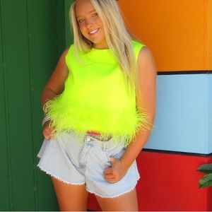 worn 1 time for senior pics. cute and comfy